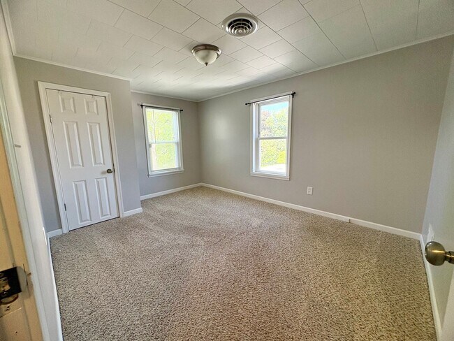 Building Photo - 4 Bedroom 2 Bathroom in Harrisburg!