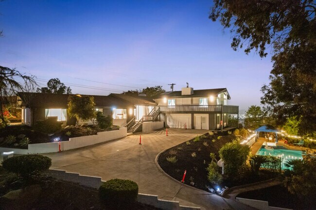 Building Photo - 5048 Bluff Pl