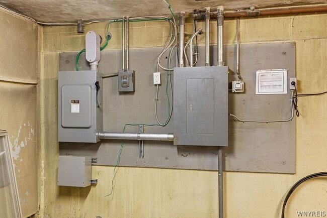 Building Photo - 57 St Johns Parkside