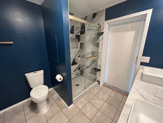 Building Photo - Leicester - Immaculate home on 3/4 acre