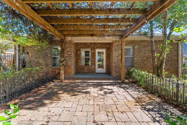 Building Photo - 554 Camellia Ct