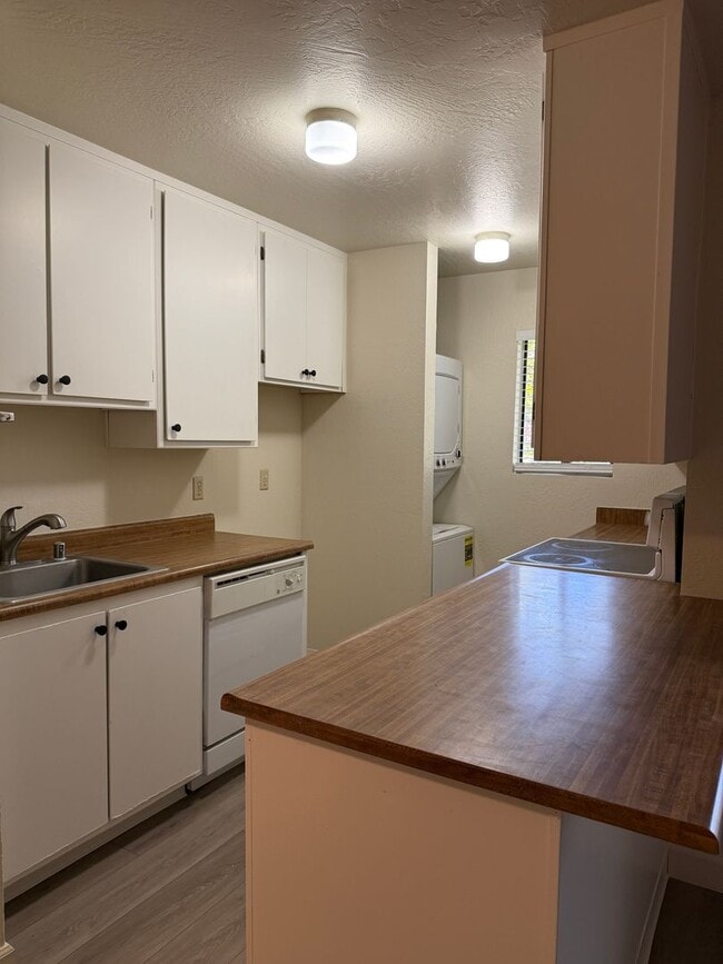 Building Photo - 1 Bedroom Condo for Rent South Reno (Donner Creek Village)