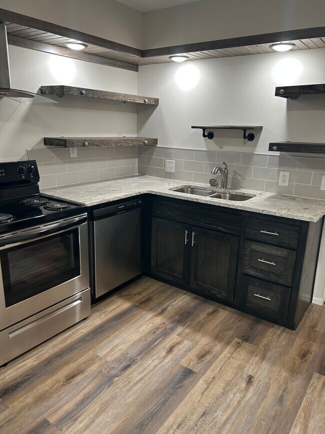 Building Photo - 1220 Apple Glen St