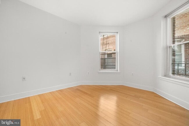 Building Photo - 1106 Columbia Rd NW