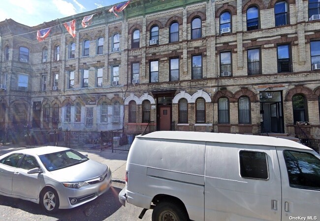 Primary Photo - 185 Menahan St