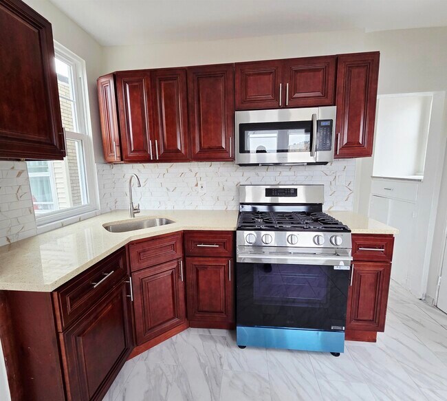 Building Photo - 910 20th St