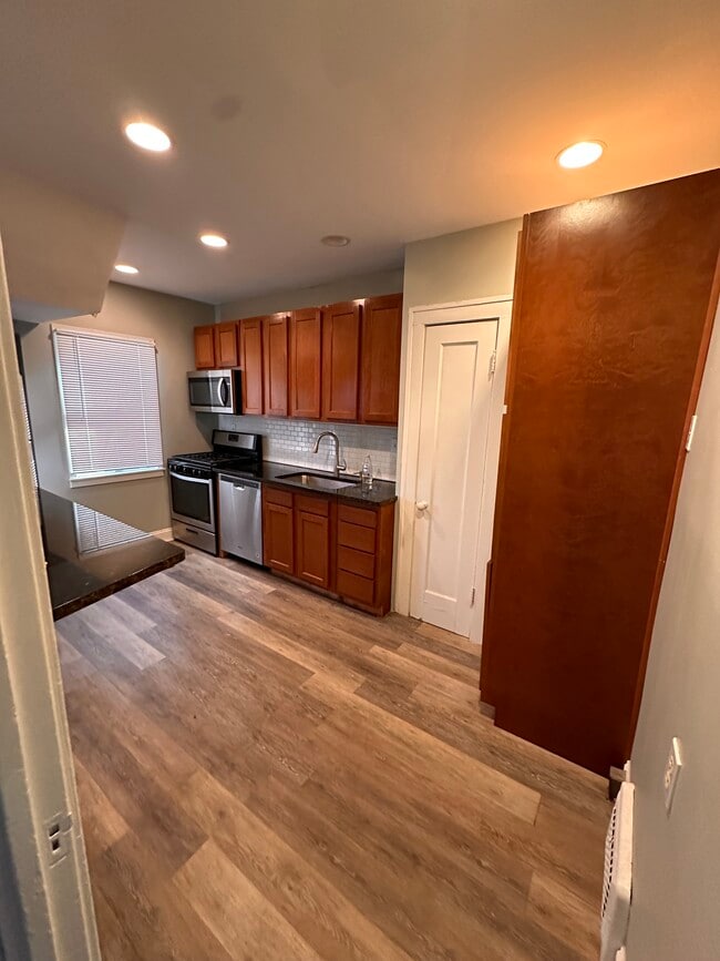 Building Photo - 2205 Cottage Grove Dr