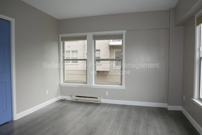 Building Photo - 505 E Denny Way