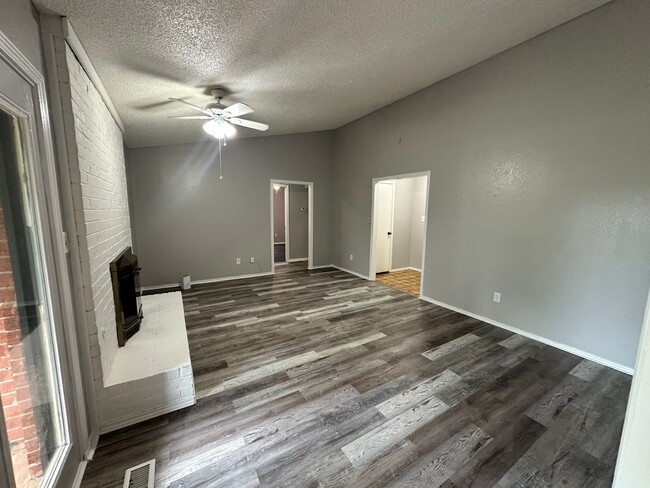 Building Photo - 3bed/2bath Home Available in Norman!