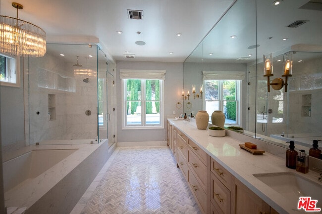 Building Photo - 3685 Benedict Canyon Ln