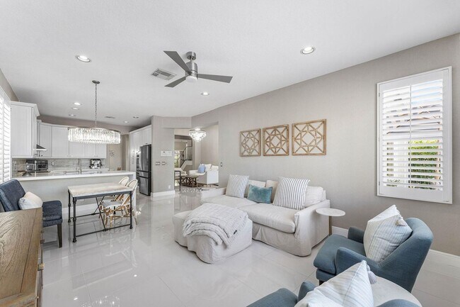 Building Photo - 121 Palm Cir