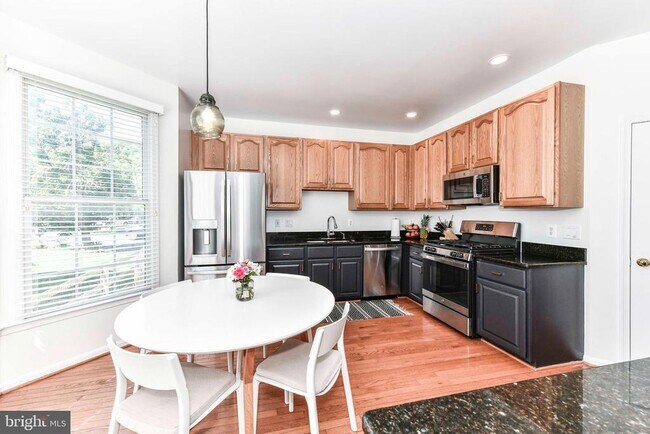 Building Photo - 46342 Summerhill Pl