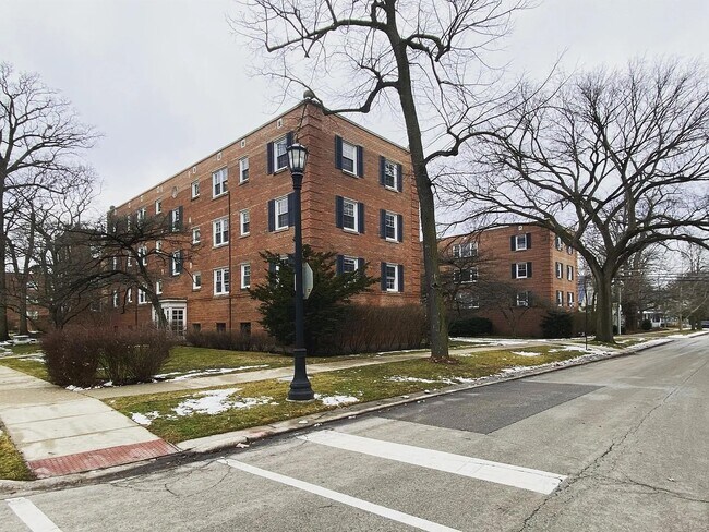 Building Photo - 2608 Bennett Ave