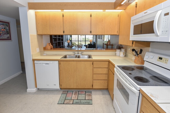 Building Photo - 601 S Seas Dr