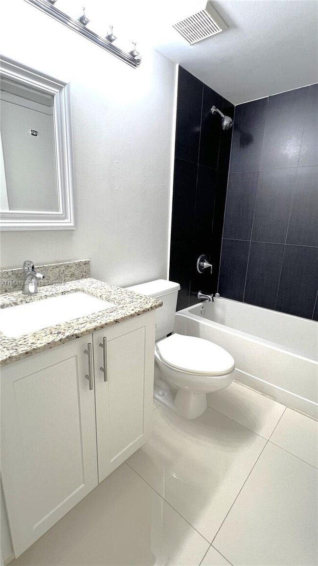 Building Photo - 2831 N Oakland Forest Dr