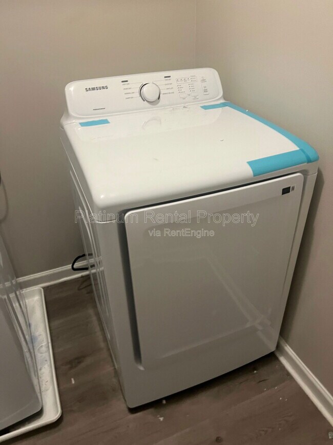 Building Photo - 3368 Pennington Dr