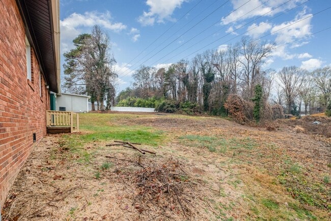 Building Photo - 825 Norwood Dr