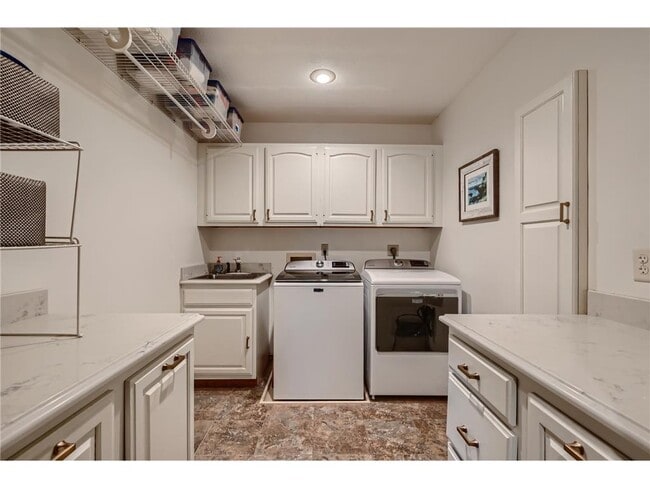 Building Photo - 3200 Frear Dr