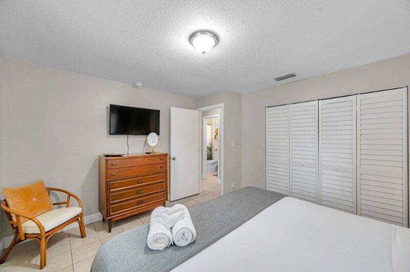 Building Photo - 3371 N Bay Ave