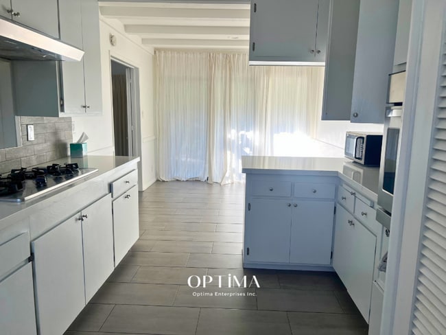 Building Photo - Beautiful Single-Family Home with Modern Comforts