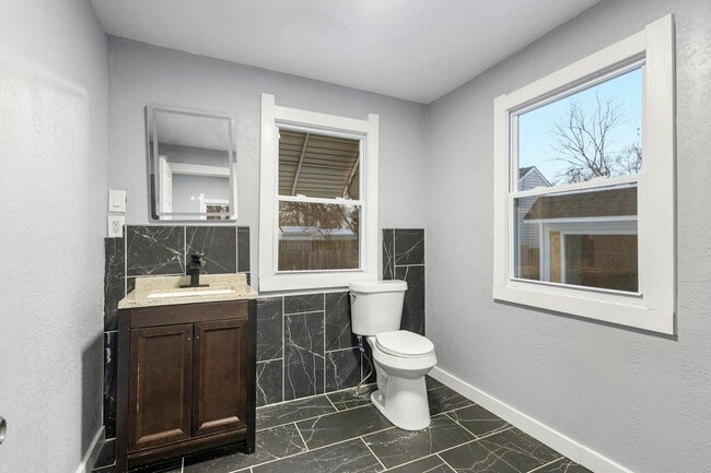 Building Photo - 1728 Berkshire Pl