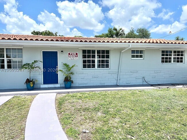 Building Photo - 1175 W 33rd St
