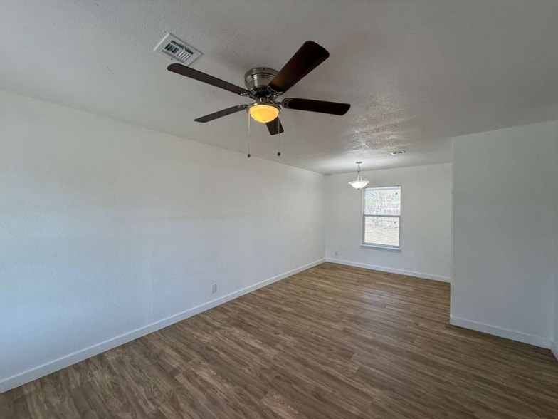 Building Photo - 339 Brettonwood Dr