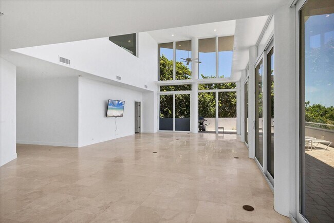 Building Photo - Beach Access & Gulf Views From This Incredible Luxury Home on Longboat Key
