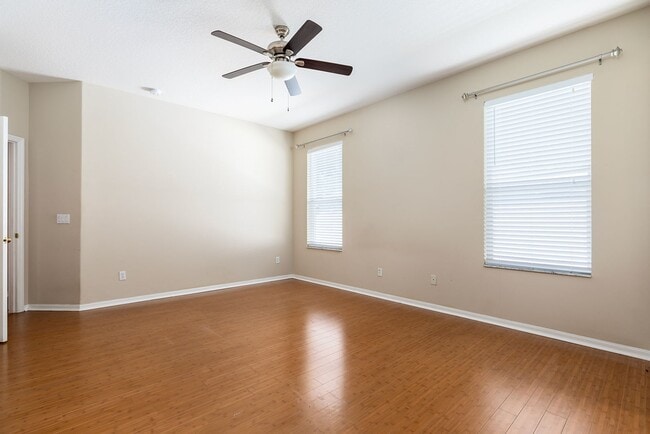 Building Photo - PRISTINE 3/2 one story home in Errol Estates!