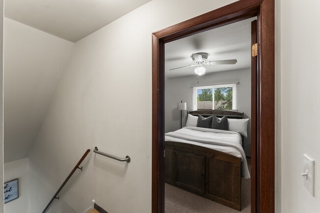 Building Photo - 220 Wildflower Dr
