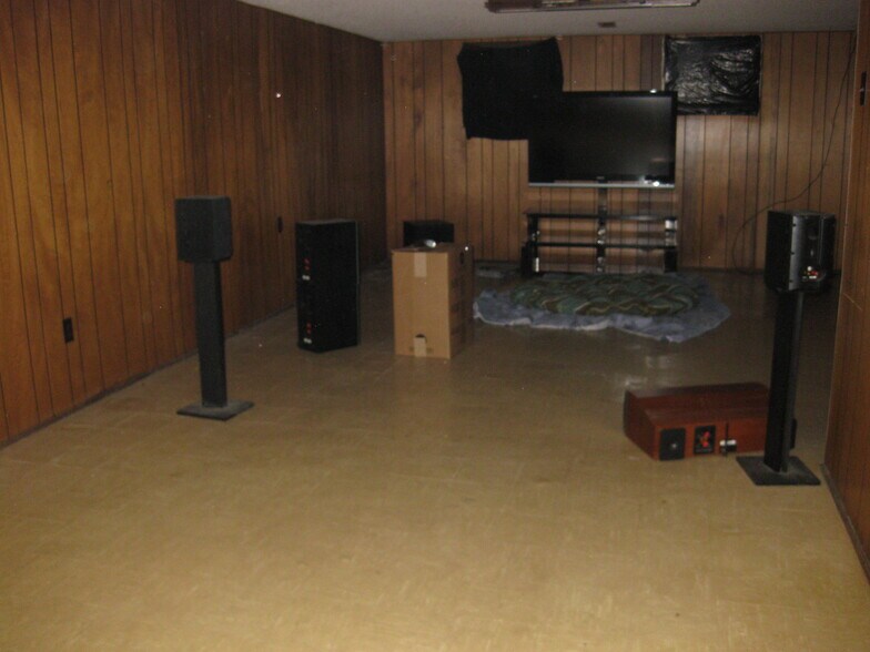 Basement family room - 1136 68th St