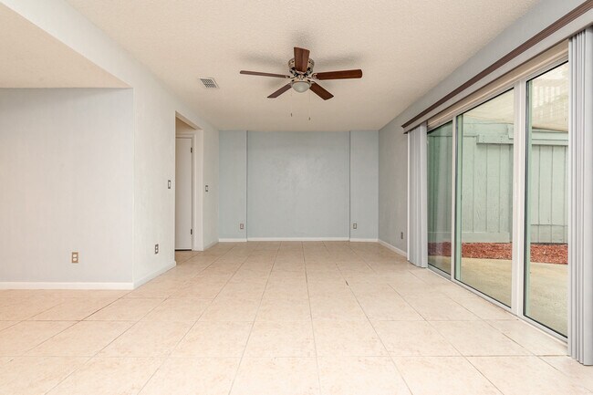 Building Photo - 9 Oakwood Park