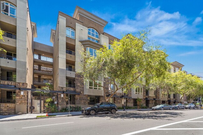 Building Photo - "Spacious, Sophisticated, Modern 3BR, 2BA Condo in the heart of downtown