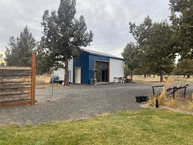 Building Photo - Cozy updated home in Crooked River Ranch o...