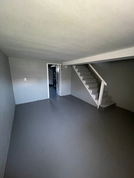 Building Photo - 6436 Hartwait St