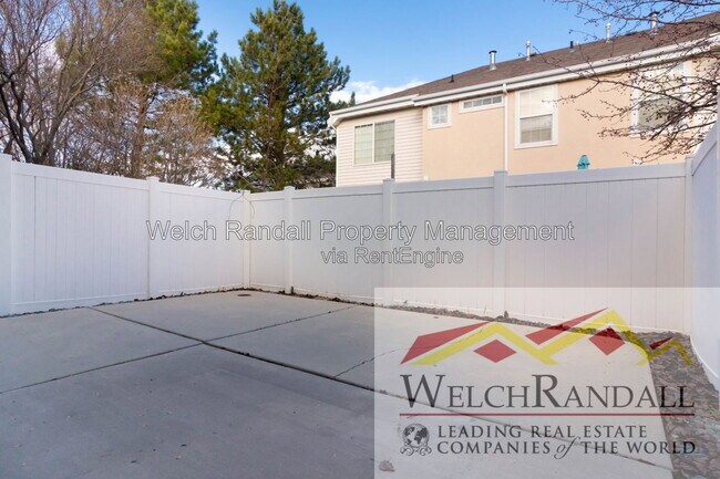 Building Photo - 167 Mountain Peak Dr