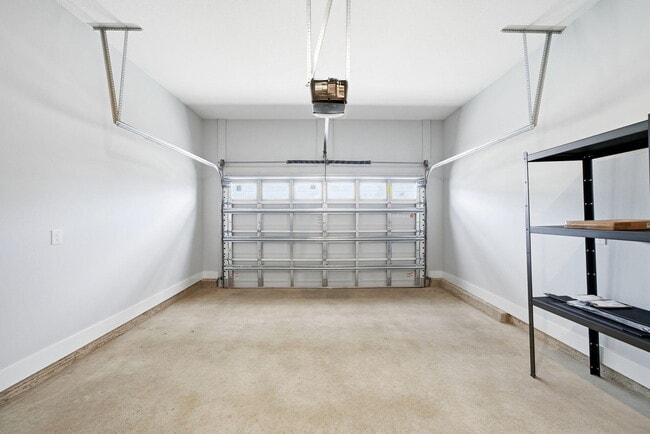 Building Photo - 323 Suwanee Dr