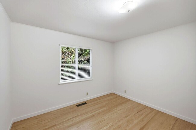 Building Photo - Upgraded 4 Bed, 2 Bath Home on Charming Tree Lined Street in Desirable Crescent Park
