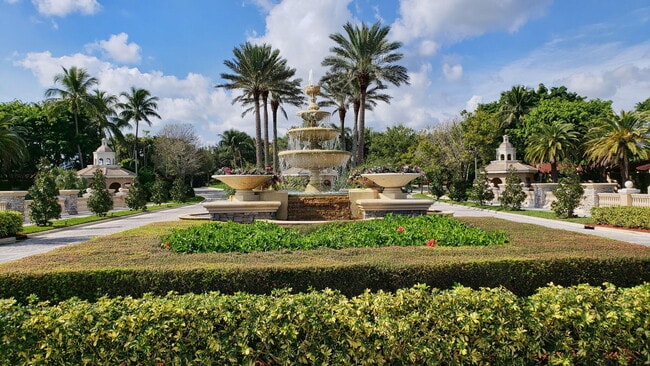 Building Photo - 10337 Trianon Pl