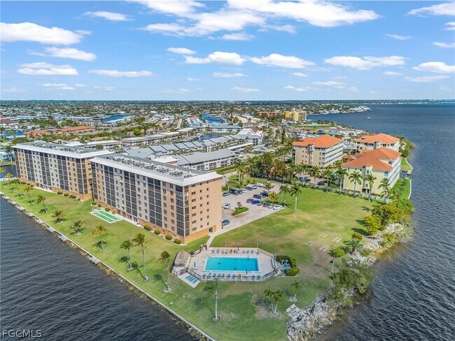 Building Photo - 4260 SE 20th Pl