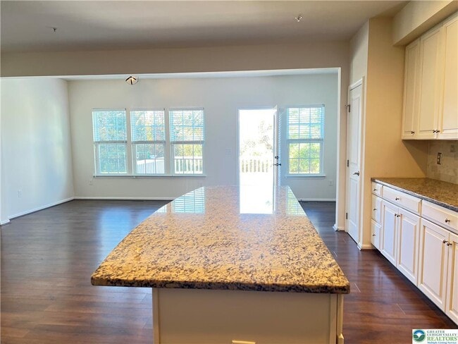 Building Photo - 1156 Westminster Dr