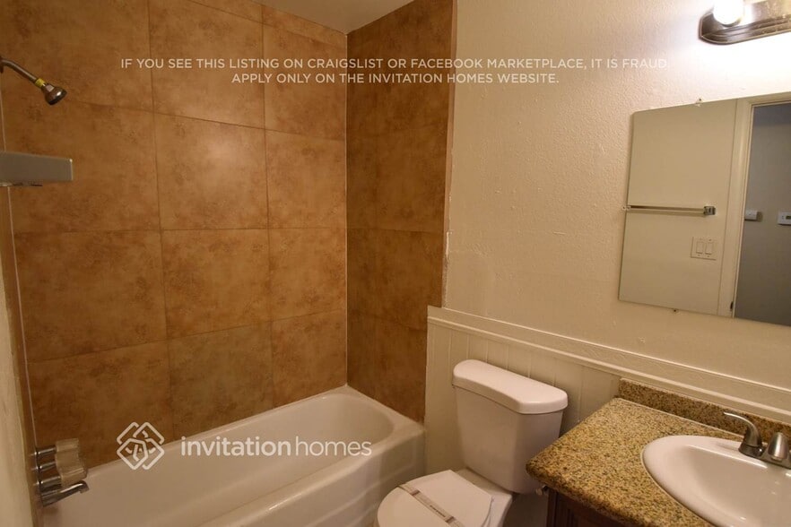 Building Photo - 1754 W 2nd St