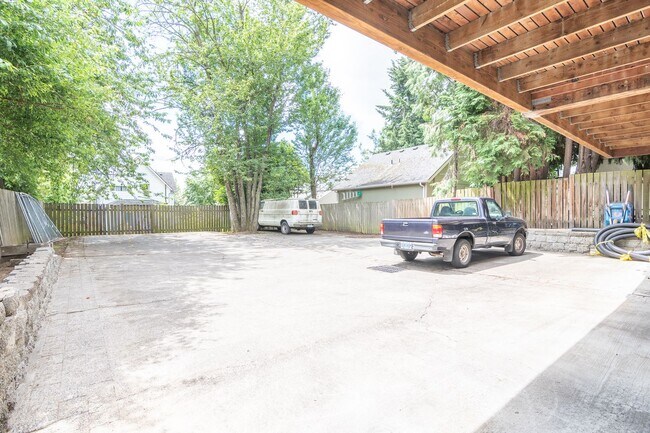 Building Photo - 508 NE Graham St