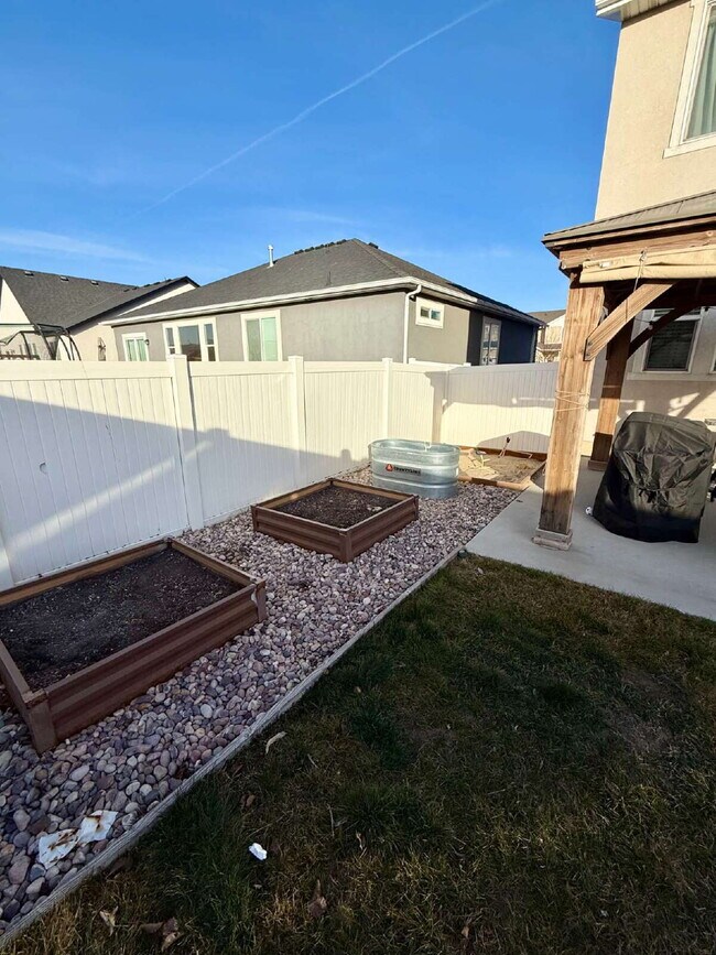 Building Photo - 623 S Jubilee Dr