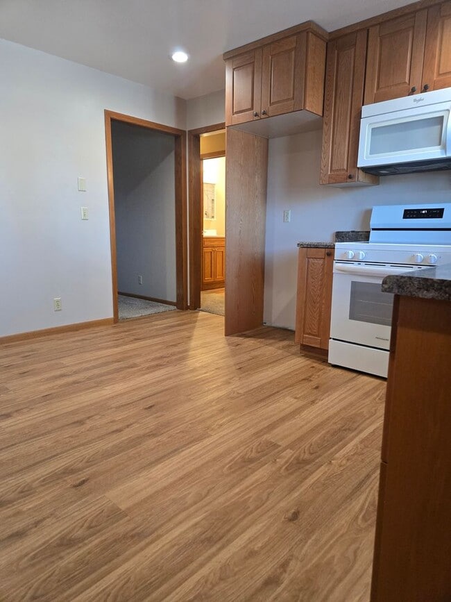 Building Photo - 922 E 12th Ave