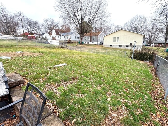 Building Photo - 2 Bed 1 Bath in WEBSTER GROVES w/ Fenced Yard