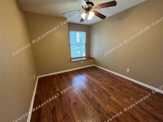 Building Photo - Beautiful Single-Story 3BR Home with Priva...