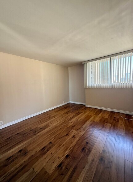 Building Photo - 10535 Wilshire Blvd