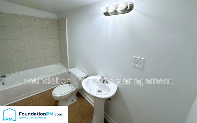 Building Photo - 1492 Faxon Ave