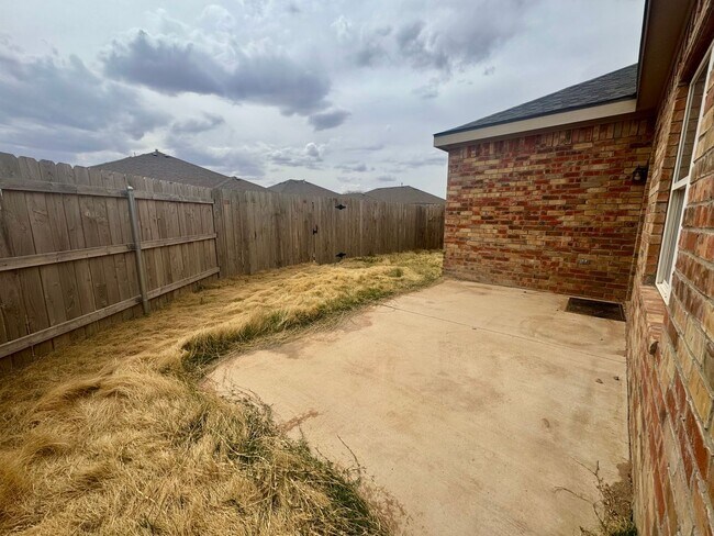 Building Photo - Spacious 3-Bedroom Duplex Near Texas Tech